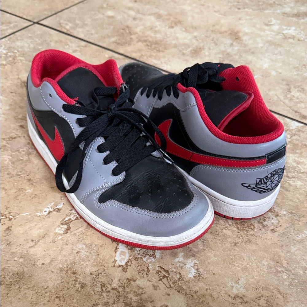 Nike Men's Black and Red Sneakers